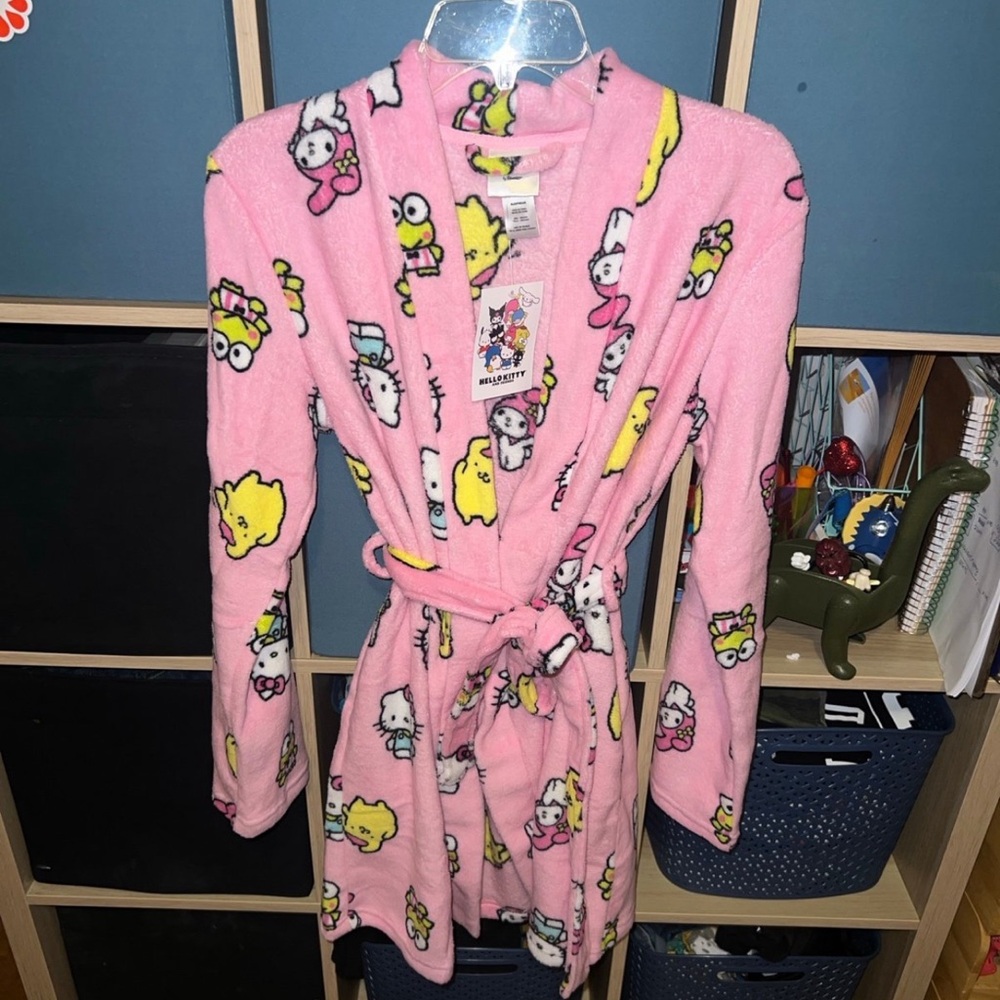 Women’s hello kitty plush robe